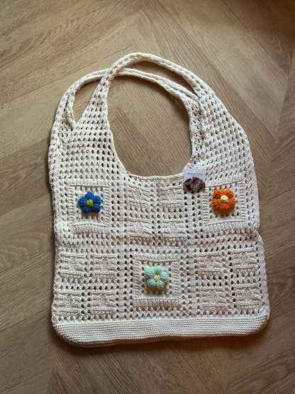 Sac fourre-tout en crochet avec fleurs colorées brodées