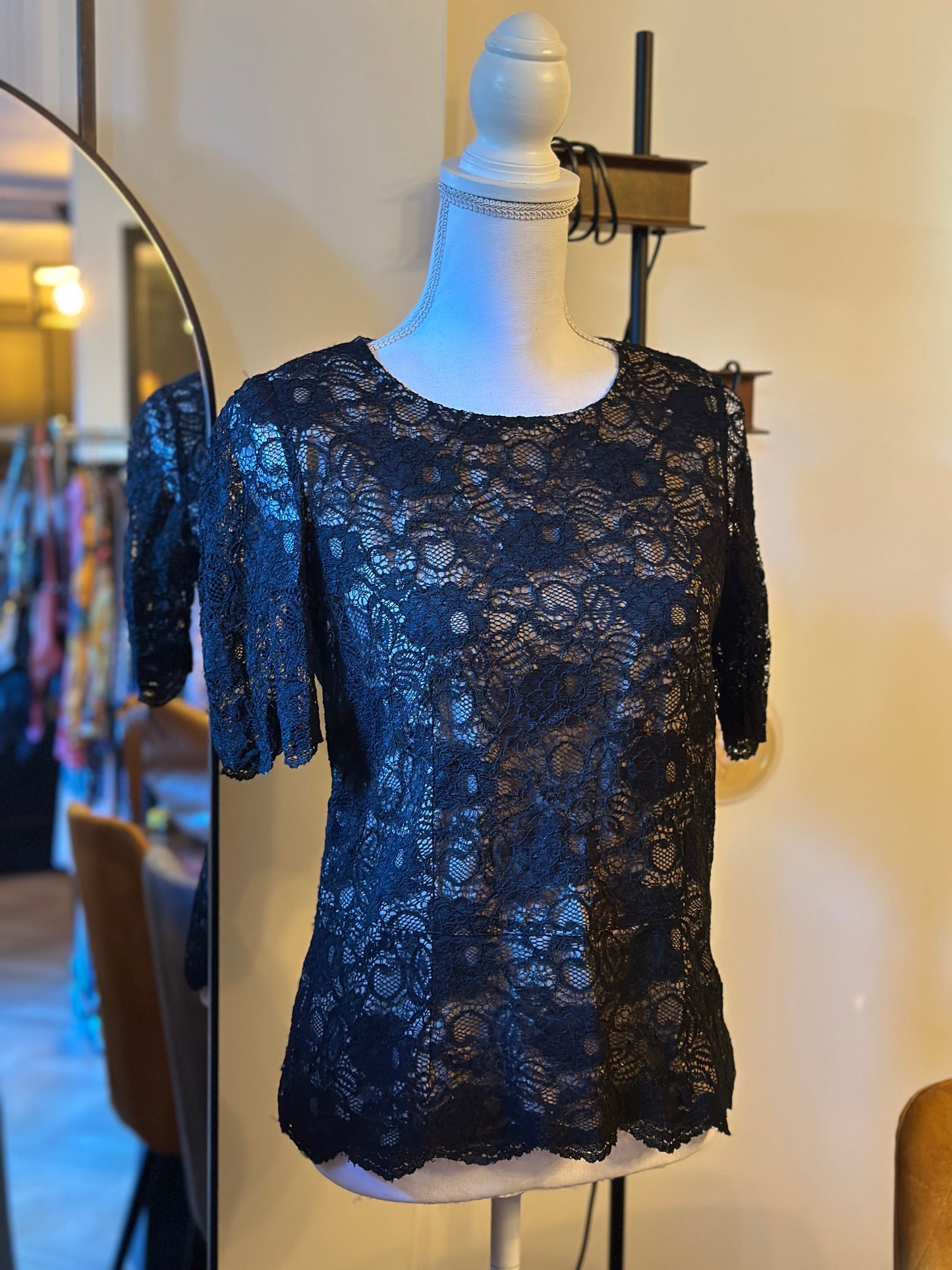 Blouse en dentelle noire T.38