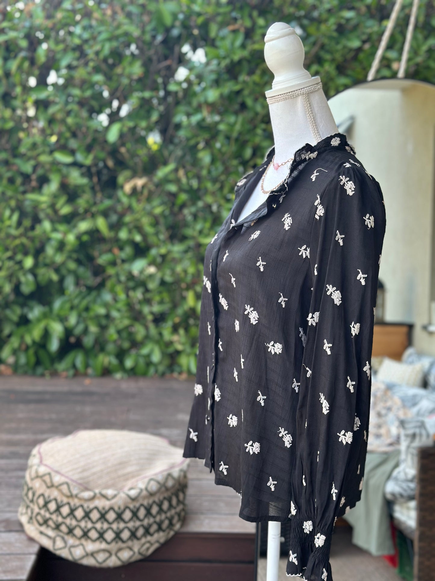 Chemise noire brodée Neuve avec étiquette T.38