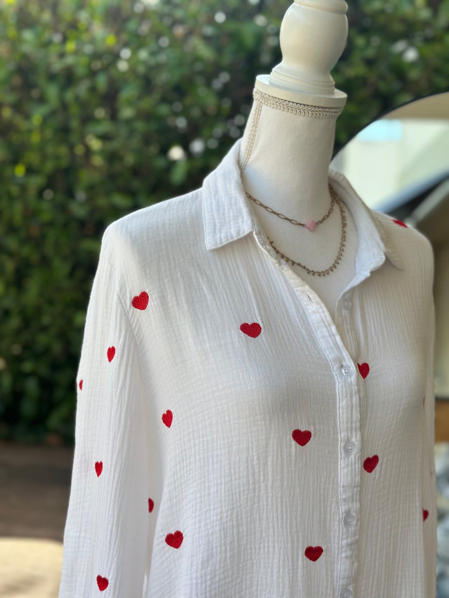 Chemise en gaze de coton brodée cœurs T.36/38