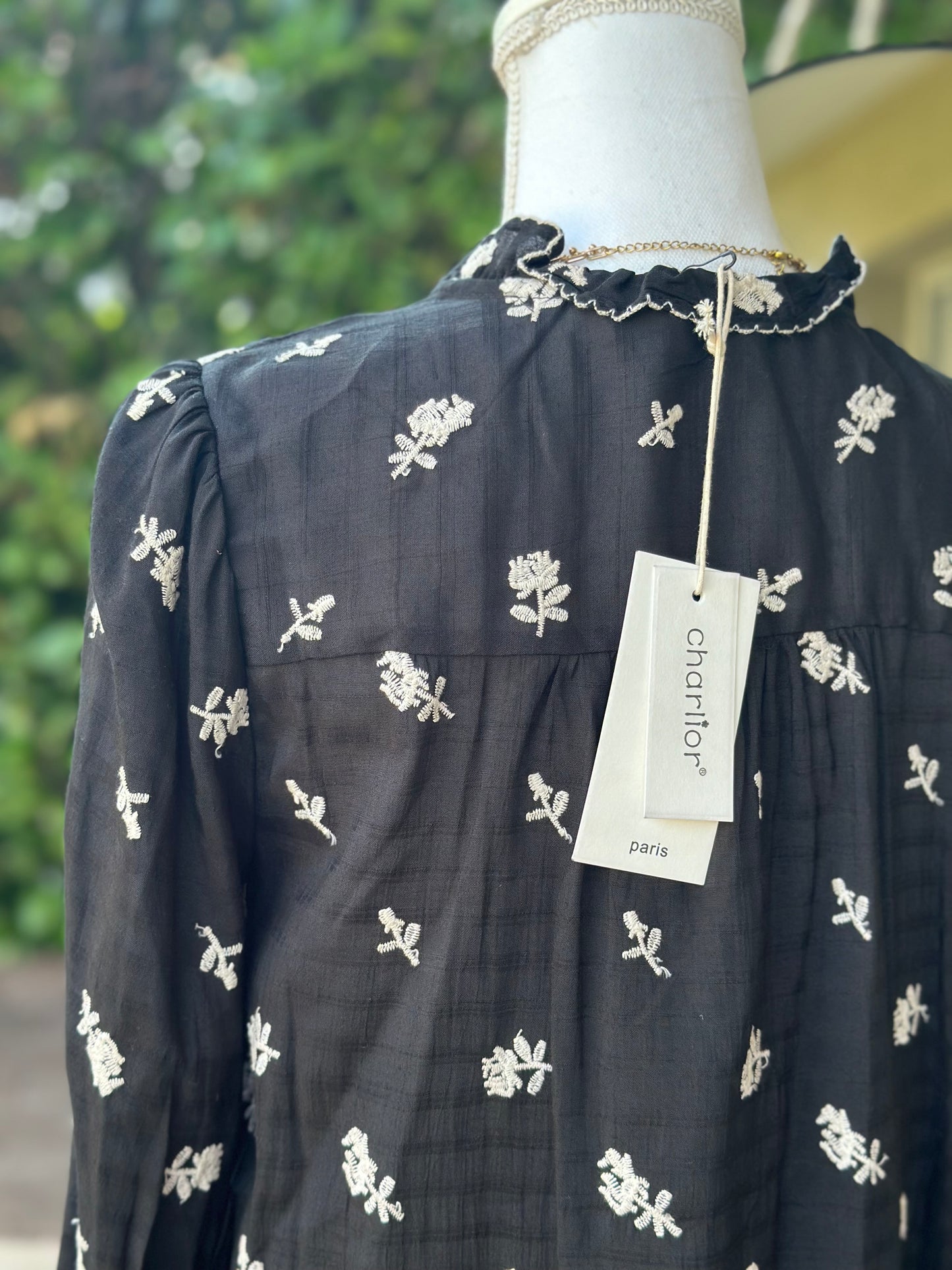 Chemise noire brodée Neuve avec étiquette T.38