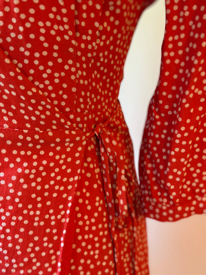 Robe portefeuille à pois rouge et blanc en viscose T.34
