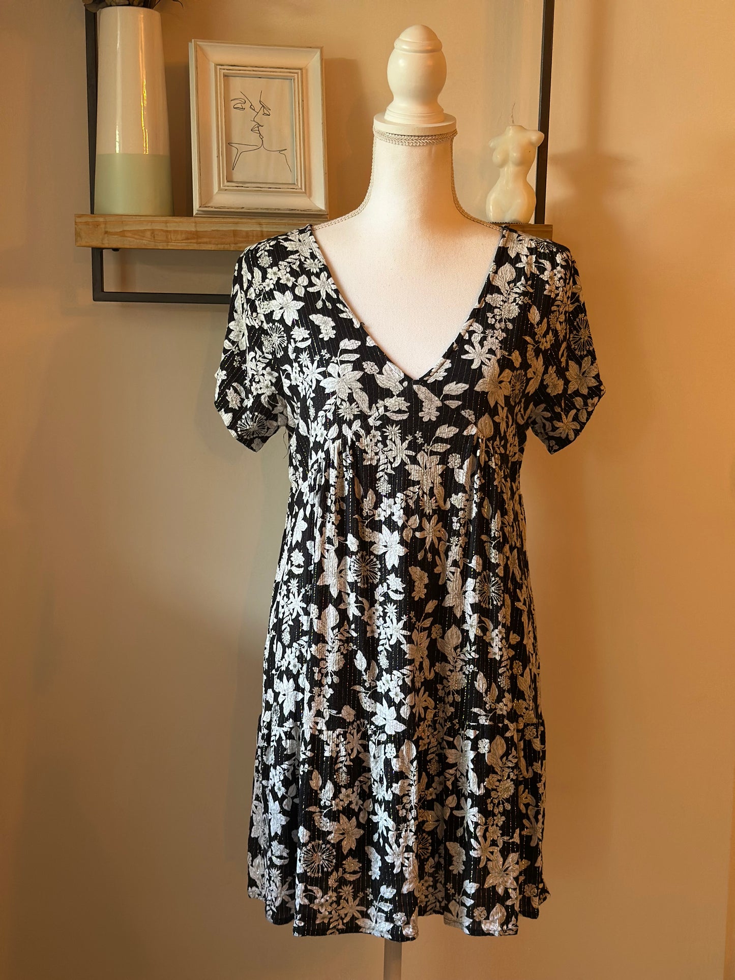 Robe fluide fleurie noir & blanc T.36/38