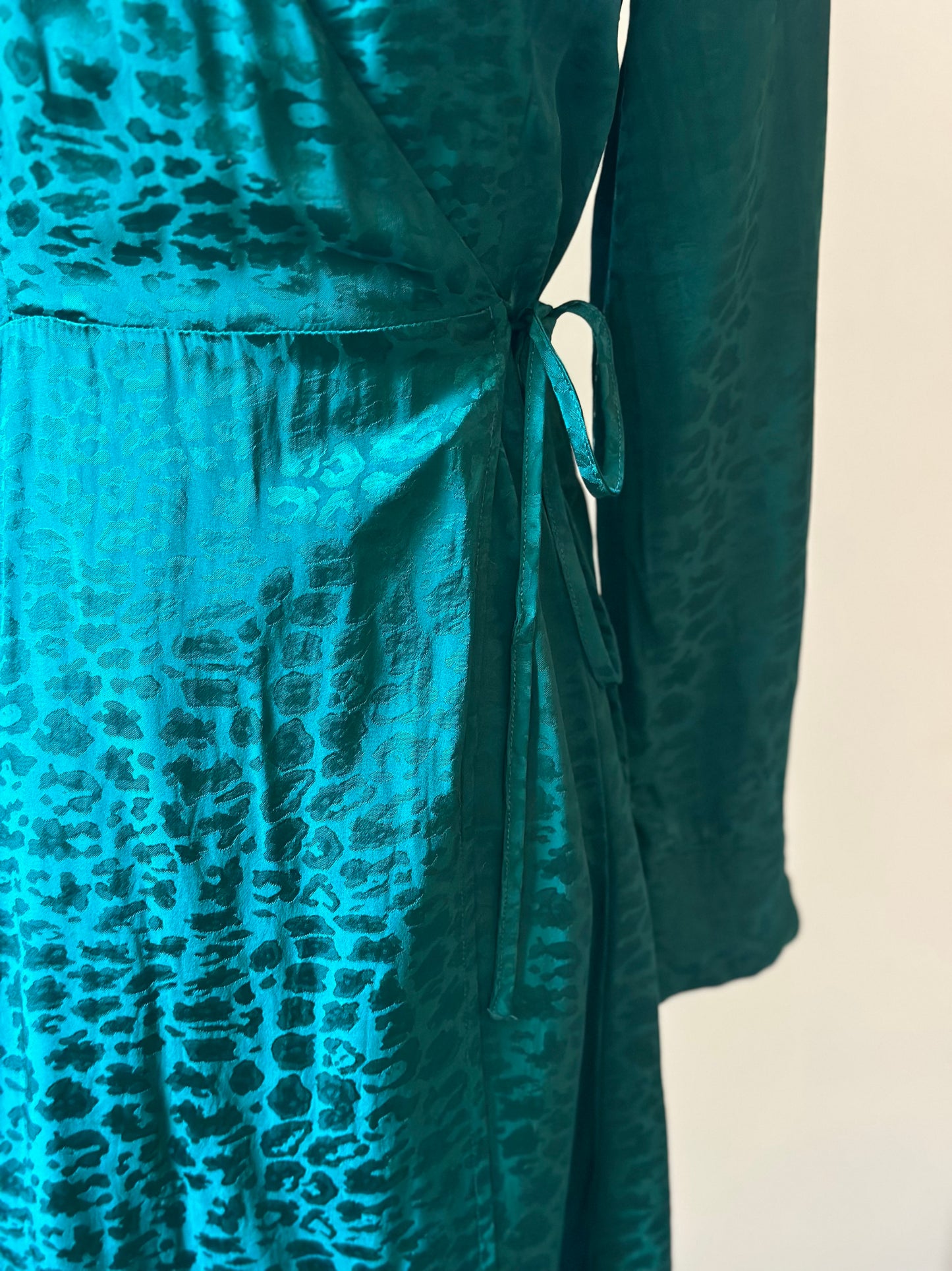 Robe portefeuille satinée jacquard vert émeraude viscose T.36