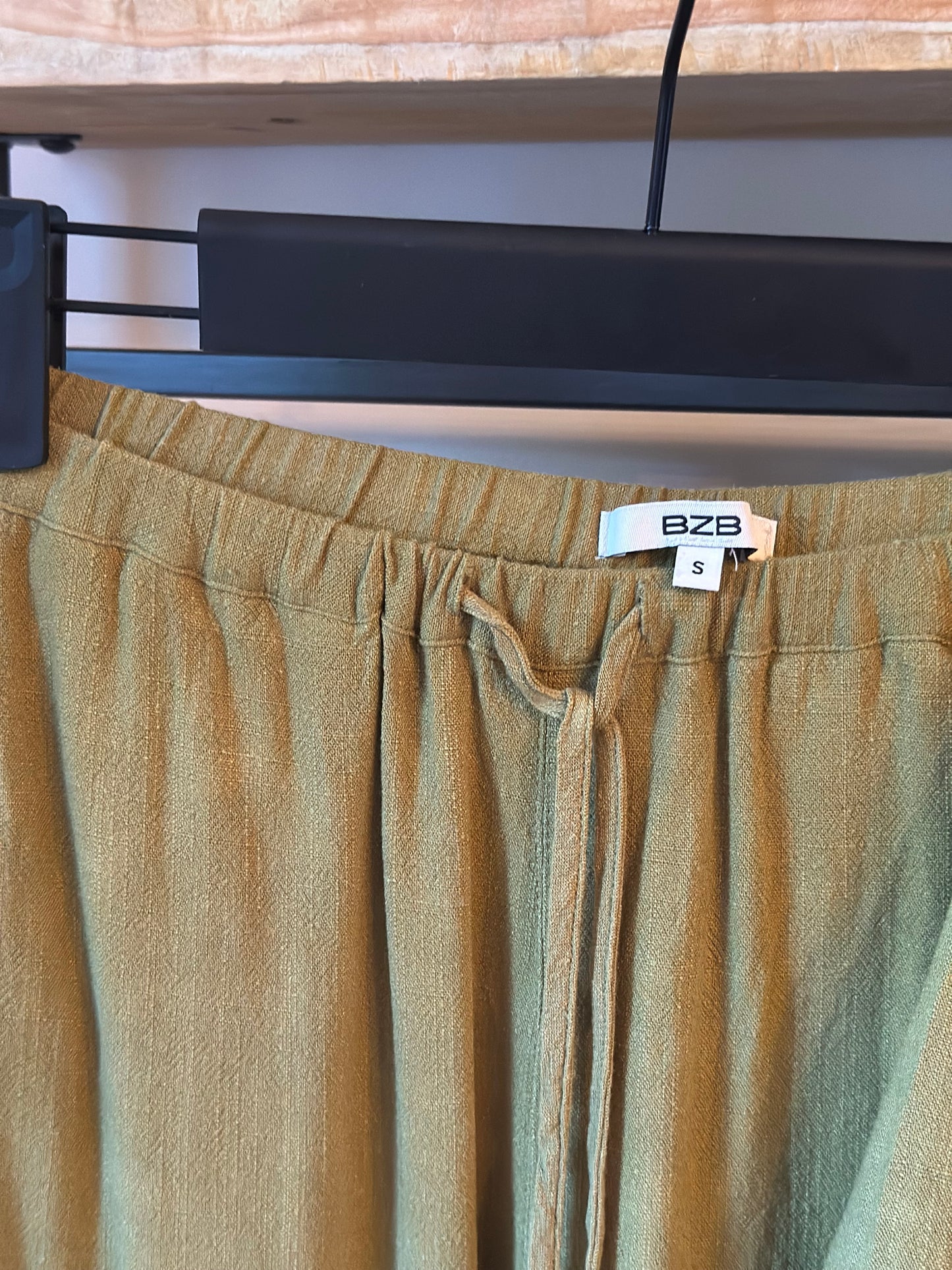 Ensemble pantalon large et chemise kaki en lin et viscose T.36