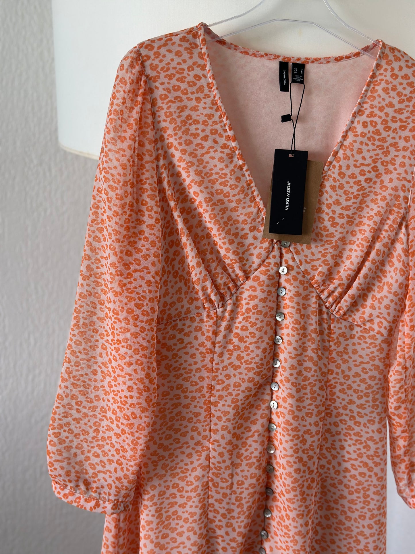 Robe midi neuve à petites fleurs T.36