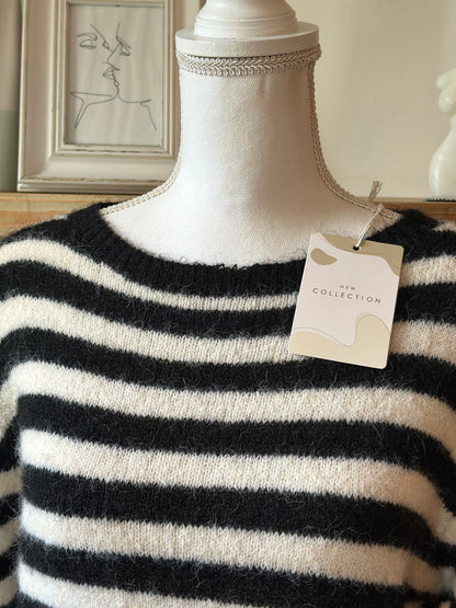 Pull rayé noir et écru en laine mélangée T.U neuf