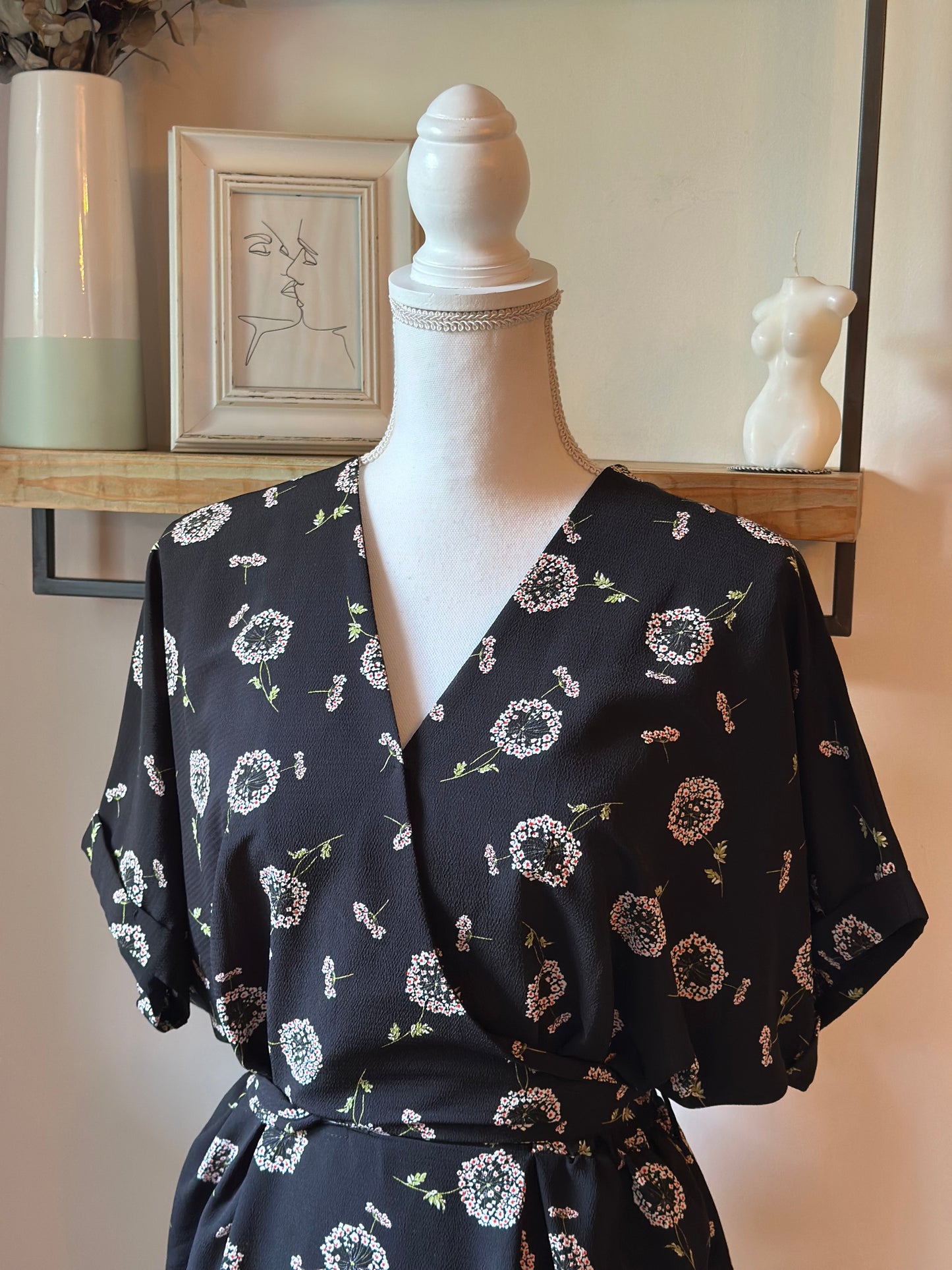 Robe courte imprimé fleuri noire T.36/38