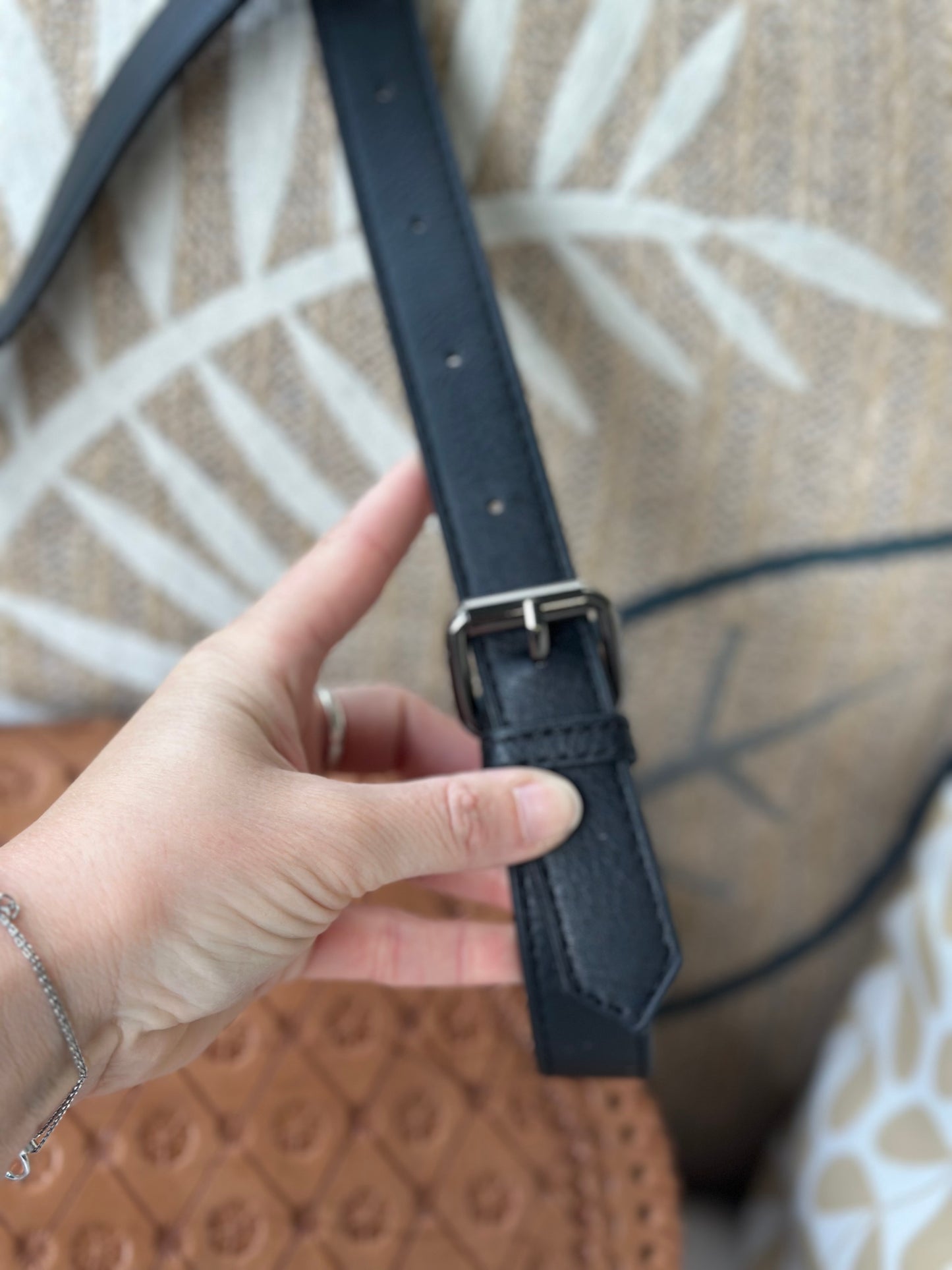 Sac bandoulière cuir artisanal camel gravé fleurs