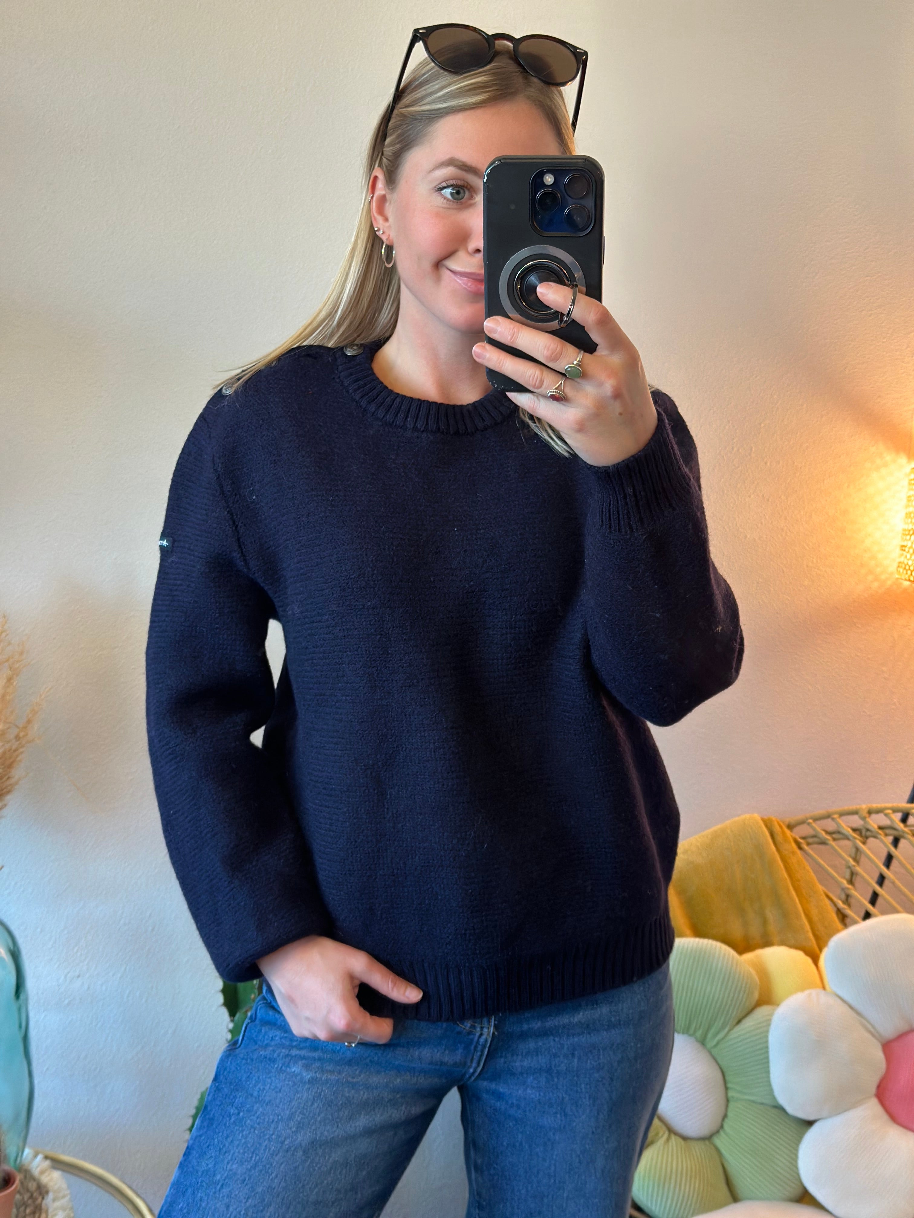 Pull bleu marine avec boutons marins en laine T.40