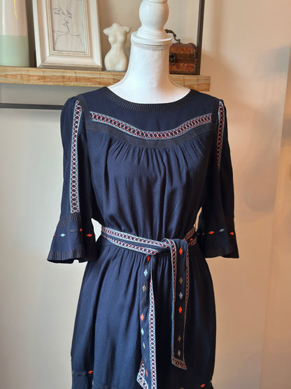 Robe modèle Plaza brodée T.36