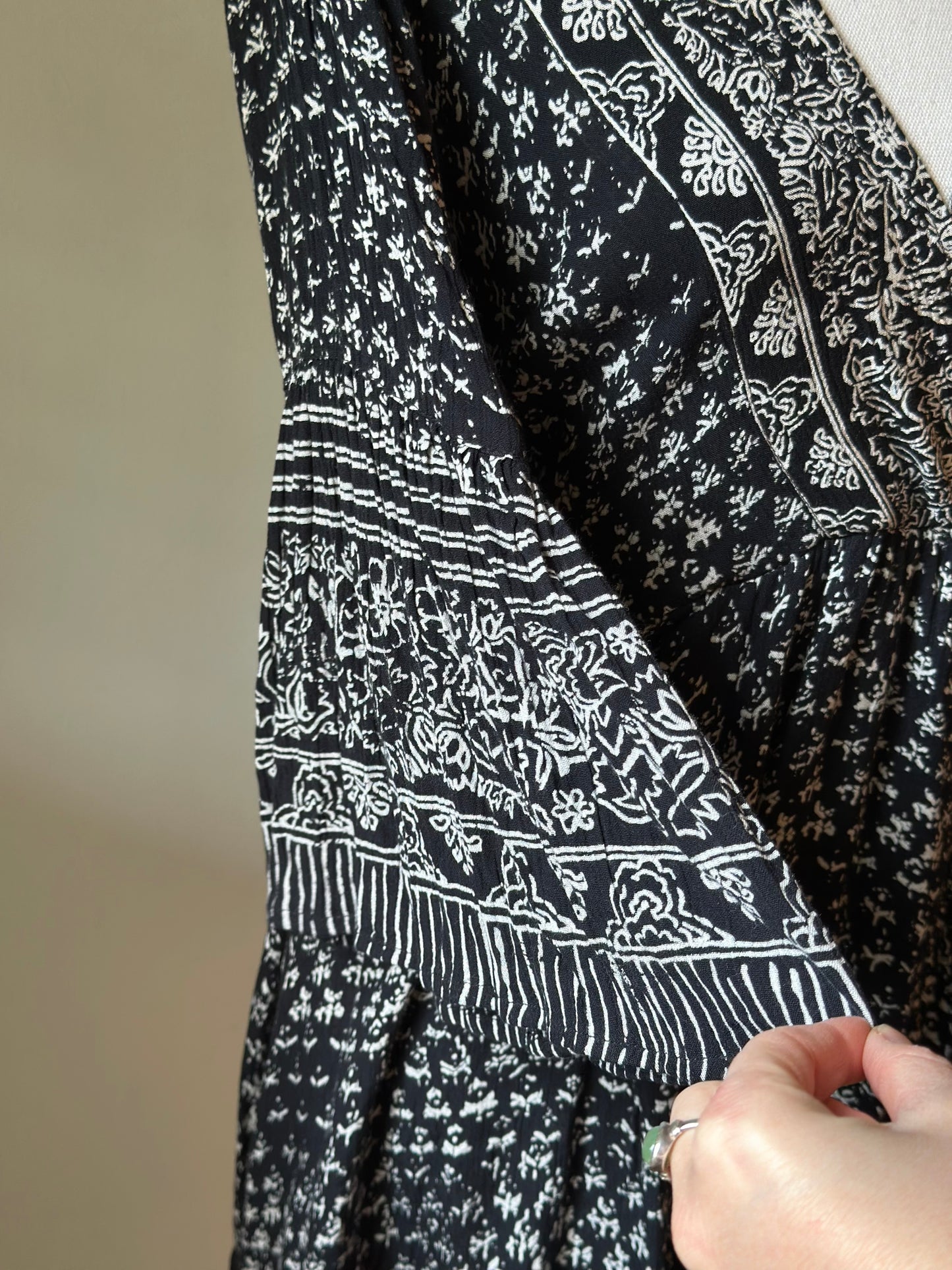 Robe cache-cœur imprimé noir et blanc T.34