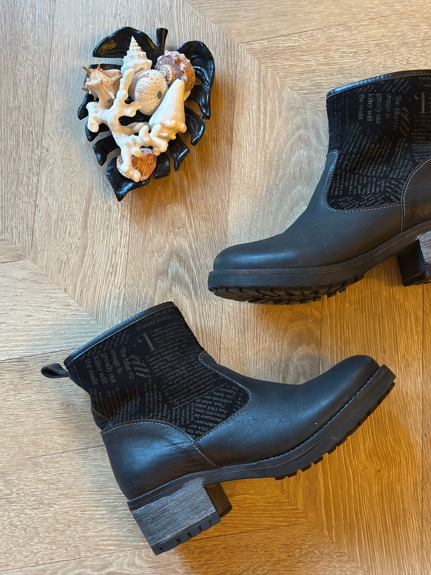 Bottines noires en cuir P.38