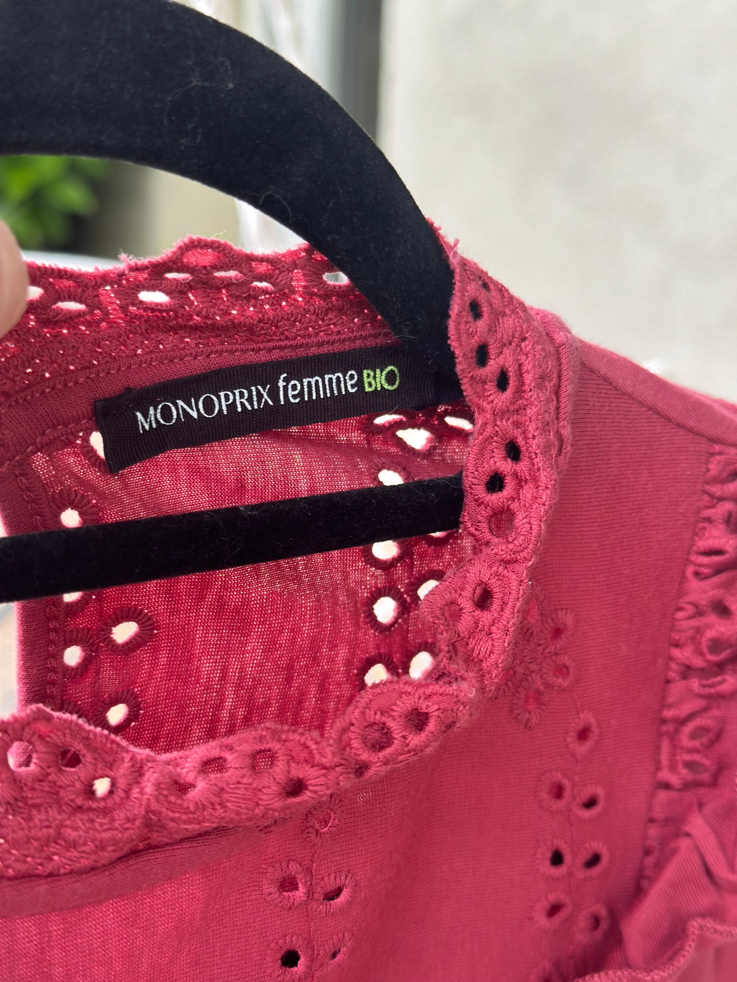 Blouse broderie anglaise rose framboise en coton T.34