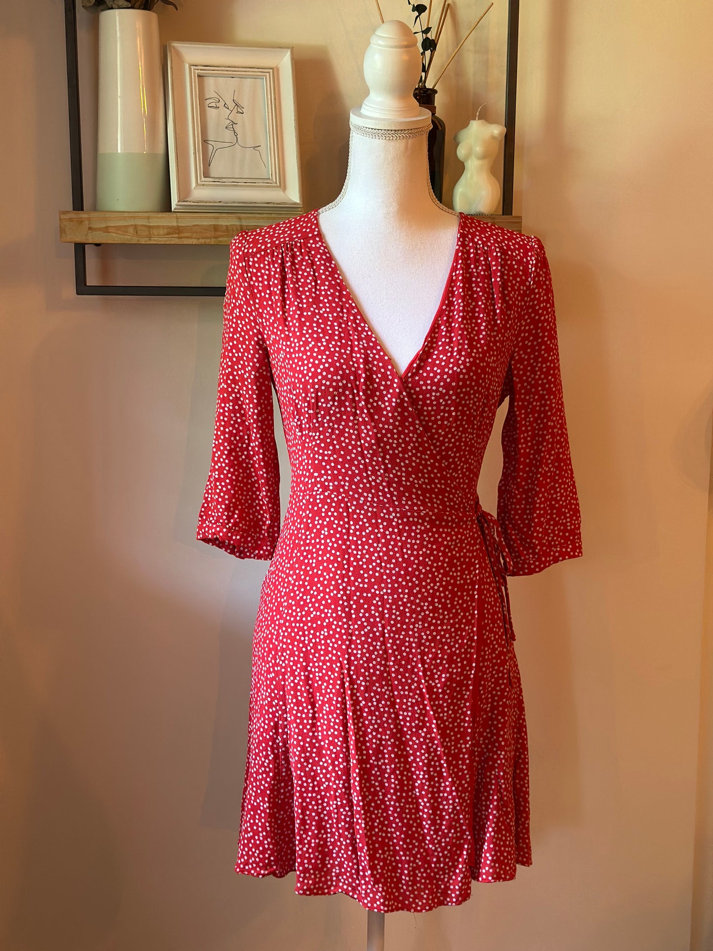 Robe portefeuille à pois rouge et blanc en viscose T.34