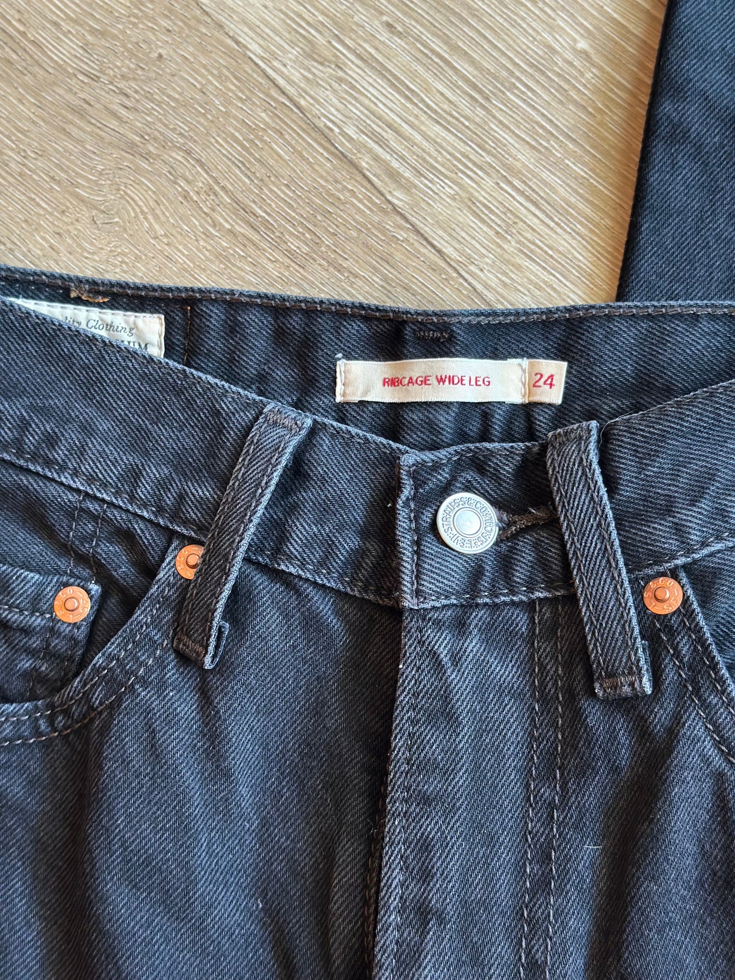 Jean wide leg noir Levi’s Ribcage T.34