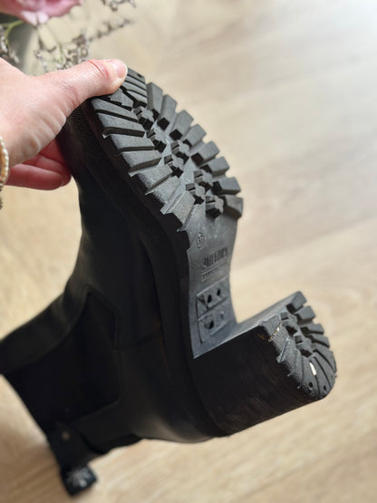 Bottines cuir noir motif uni Modèle Mona T.37