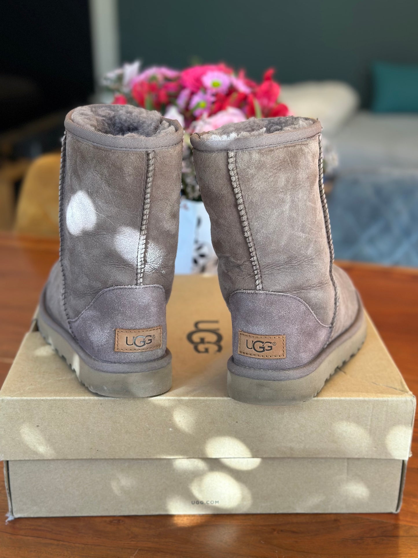 Bottines fourrées en suède UGG Classic Short II – Couleur Syrah Grey P.36
