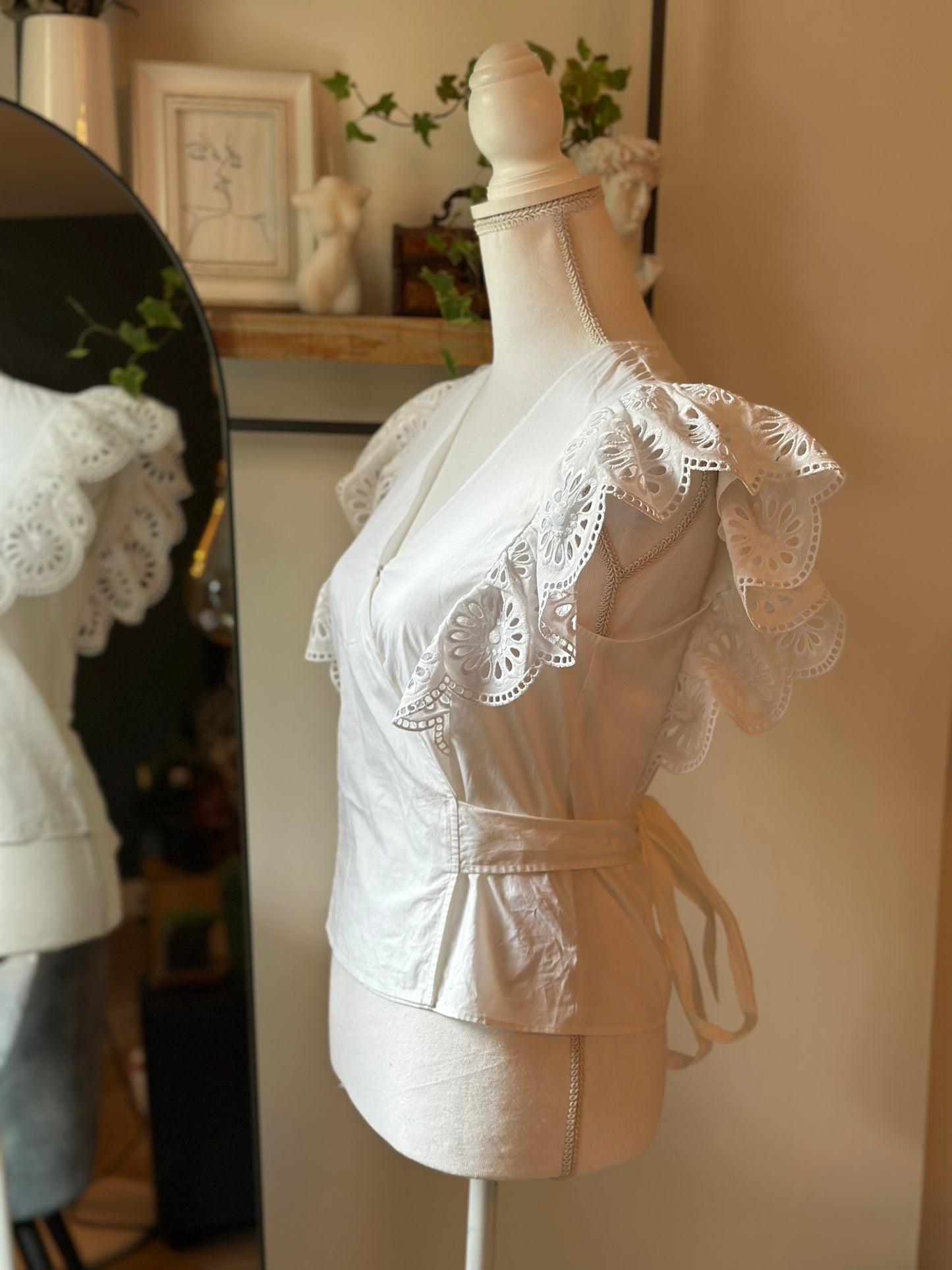 Blouse en coton broderie, anglaise T.36