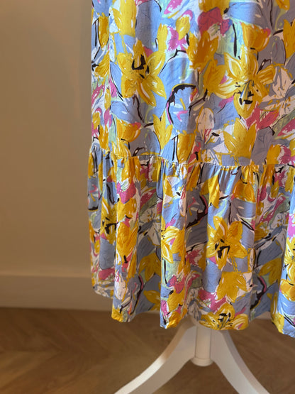 Robe mi-longue fleurie ceinturée T.36