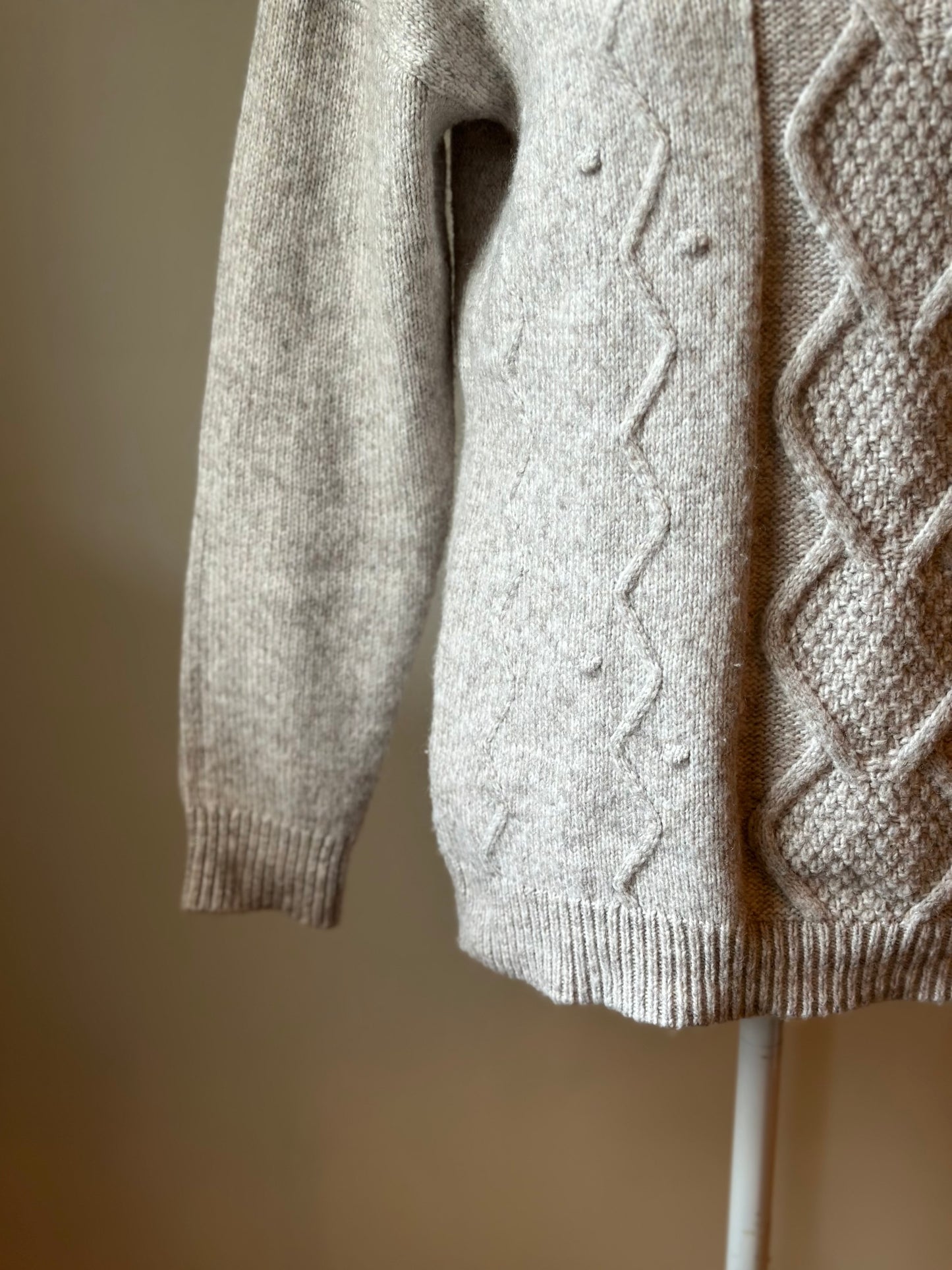Pull torsadé col montant gris T.36