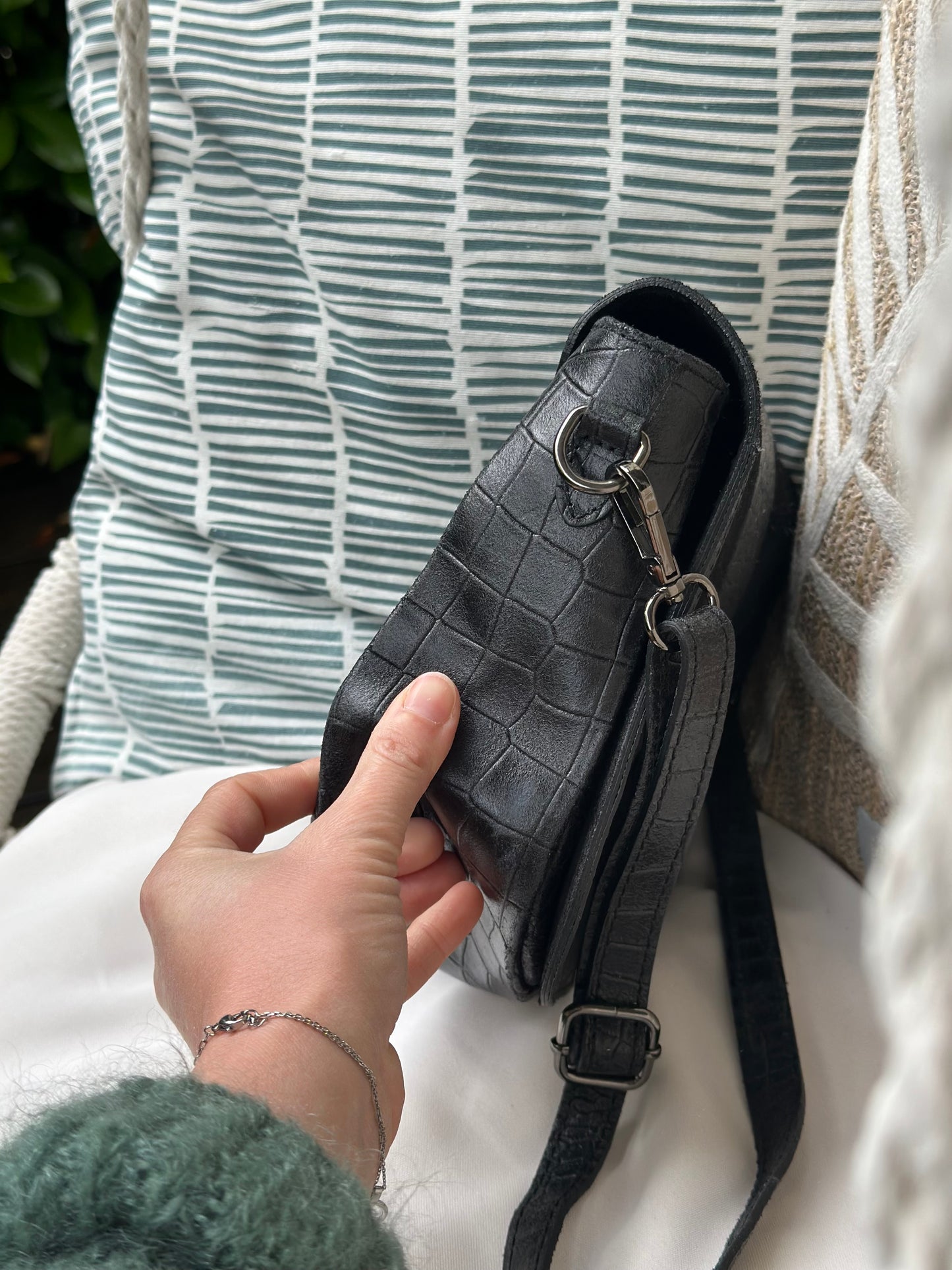 Sac bandoulière cuir et daim effet croco noir – fabriqué en Italie