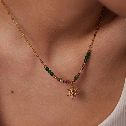 Collier doré avec pendentif soleil en acier inoxydable, perles naturelles Jade