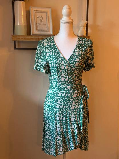 Robe portefeuille imprimé vert neuves T.38