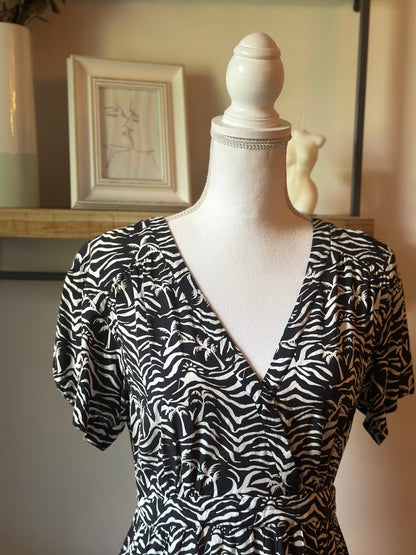 Robe imprimé zèbre palmiers noir et blanc T.36