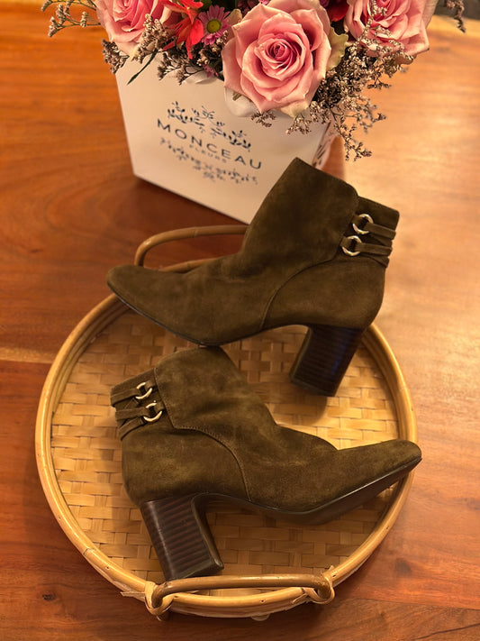 Bottines en cuir daim marron/kaki T.35