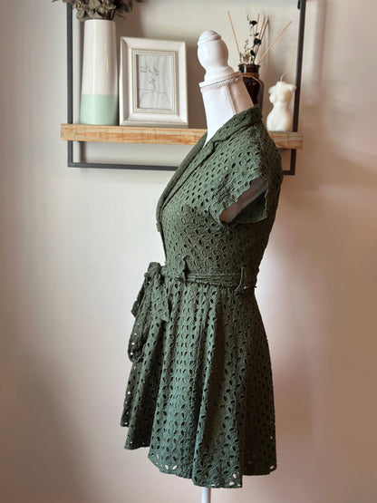 Robe kaki en broderie anglaise T.34