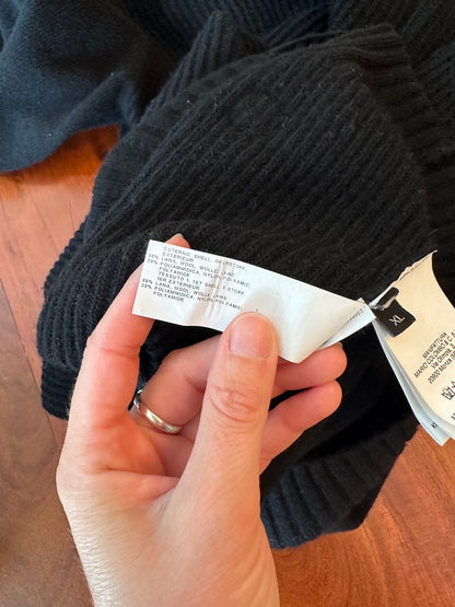 Pull noir en laine logo brodé T.42