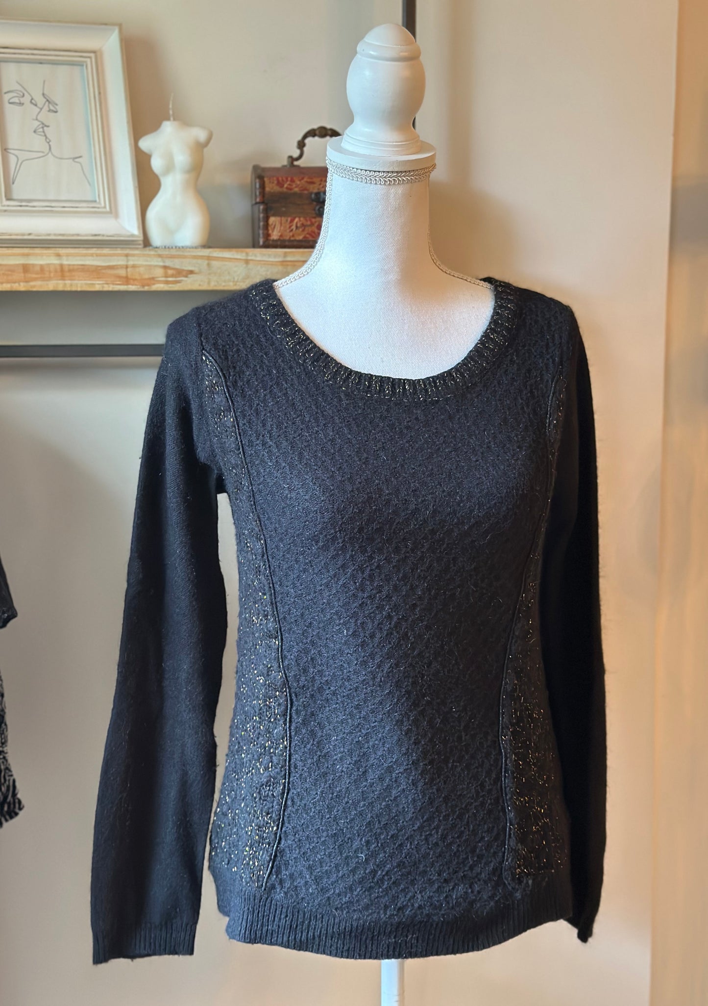 Pull noir maille texturée liseré doré laine et mohair T.36