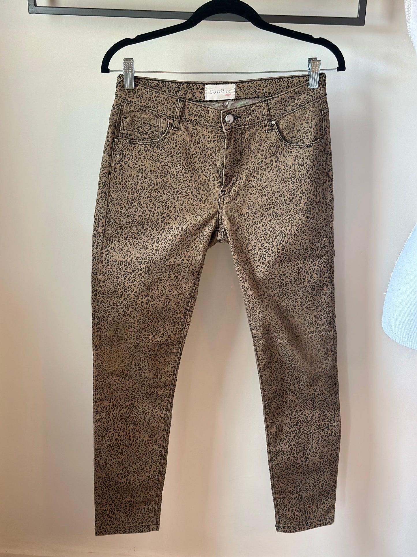 Pantalon slim imprimé léopard en coton T.36
