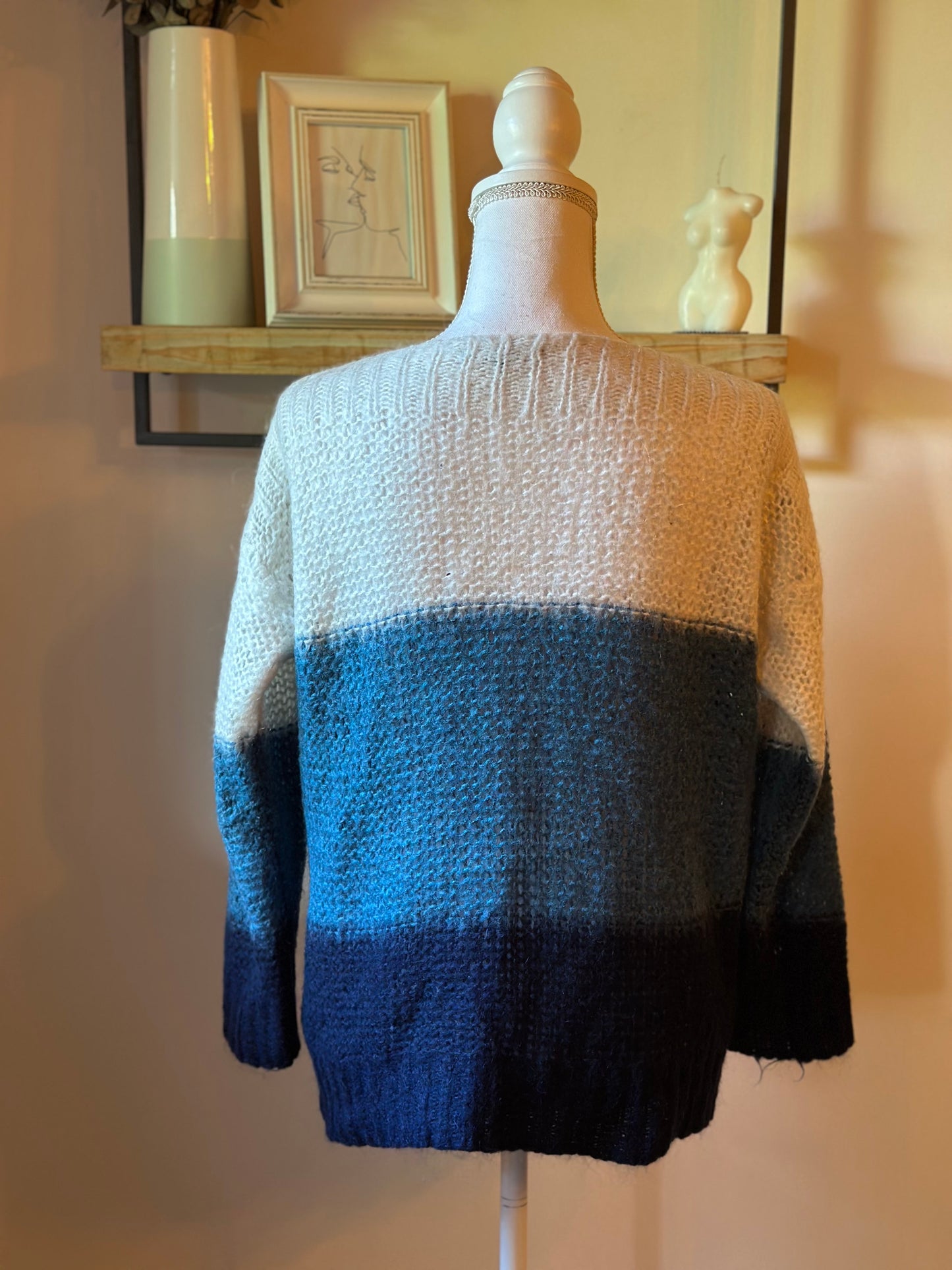 Pull dégradé bleu et écru en laine mélangée T.38