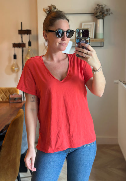 T-shirt rouge col V en coton T.40