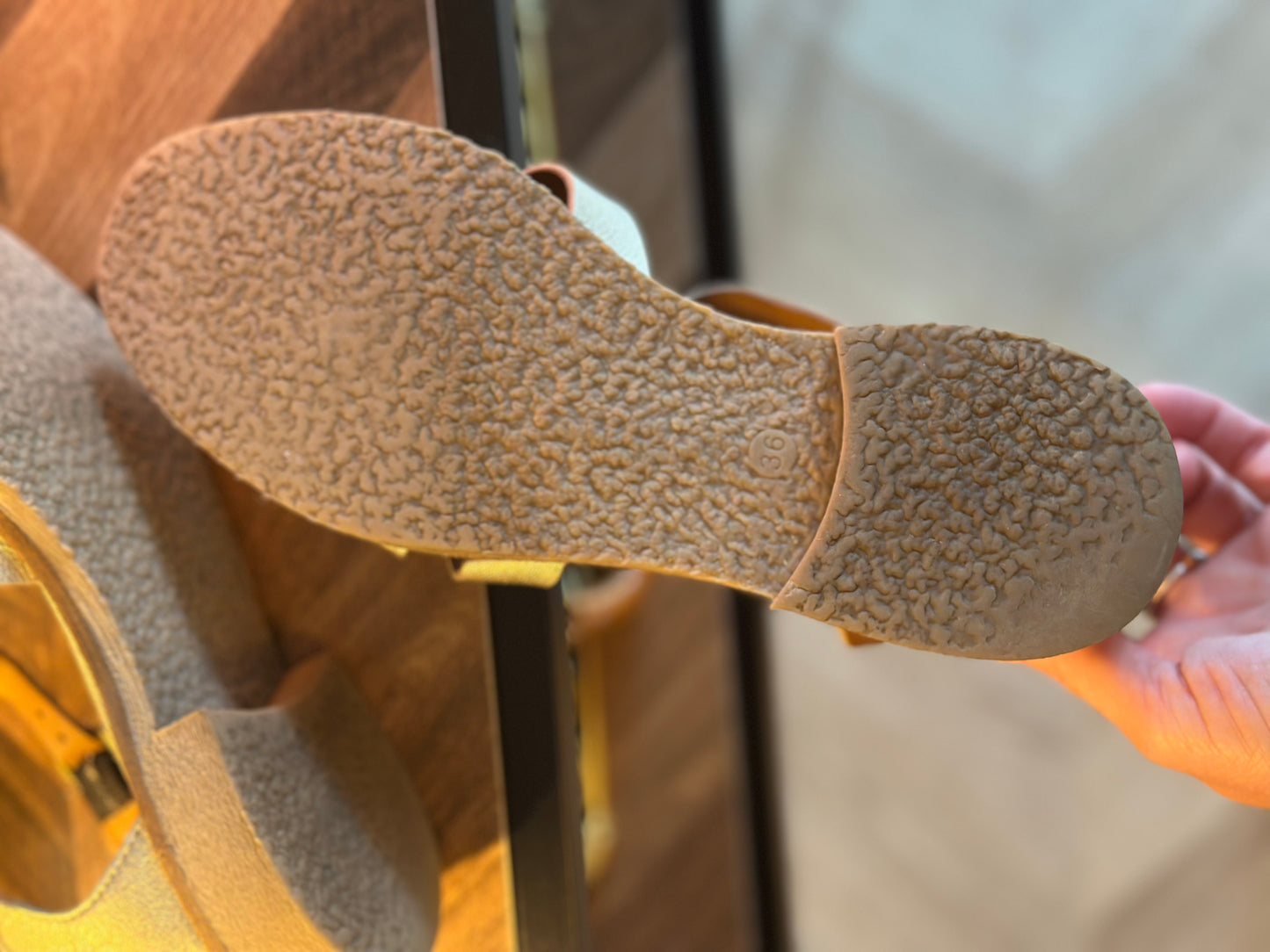 Sandales dorées en cuir T.36