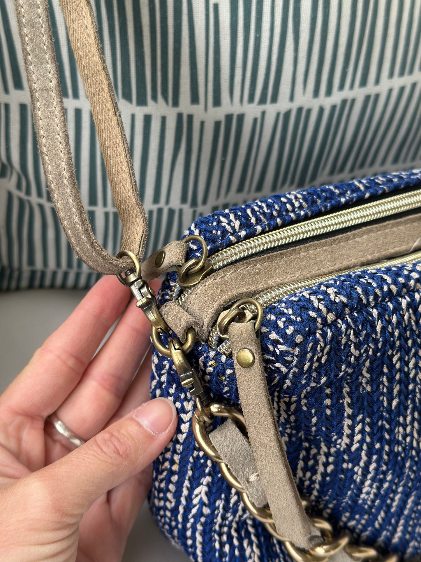 Sac en cuir bleu modèle “Mama” avec double bandoulière