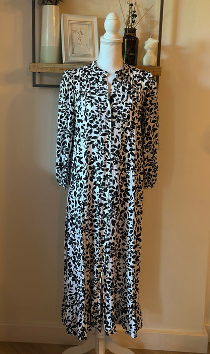 Robe longue fluide imprimé fleurs noir et blanc T.34