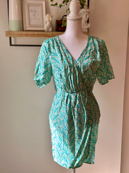 Robe d’été cache-cœur imprimé turquoise et blanc T.38