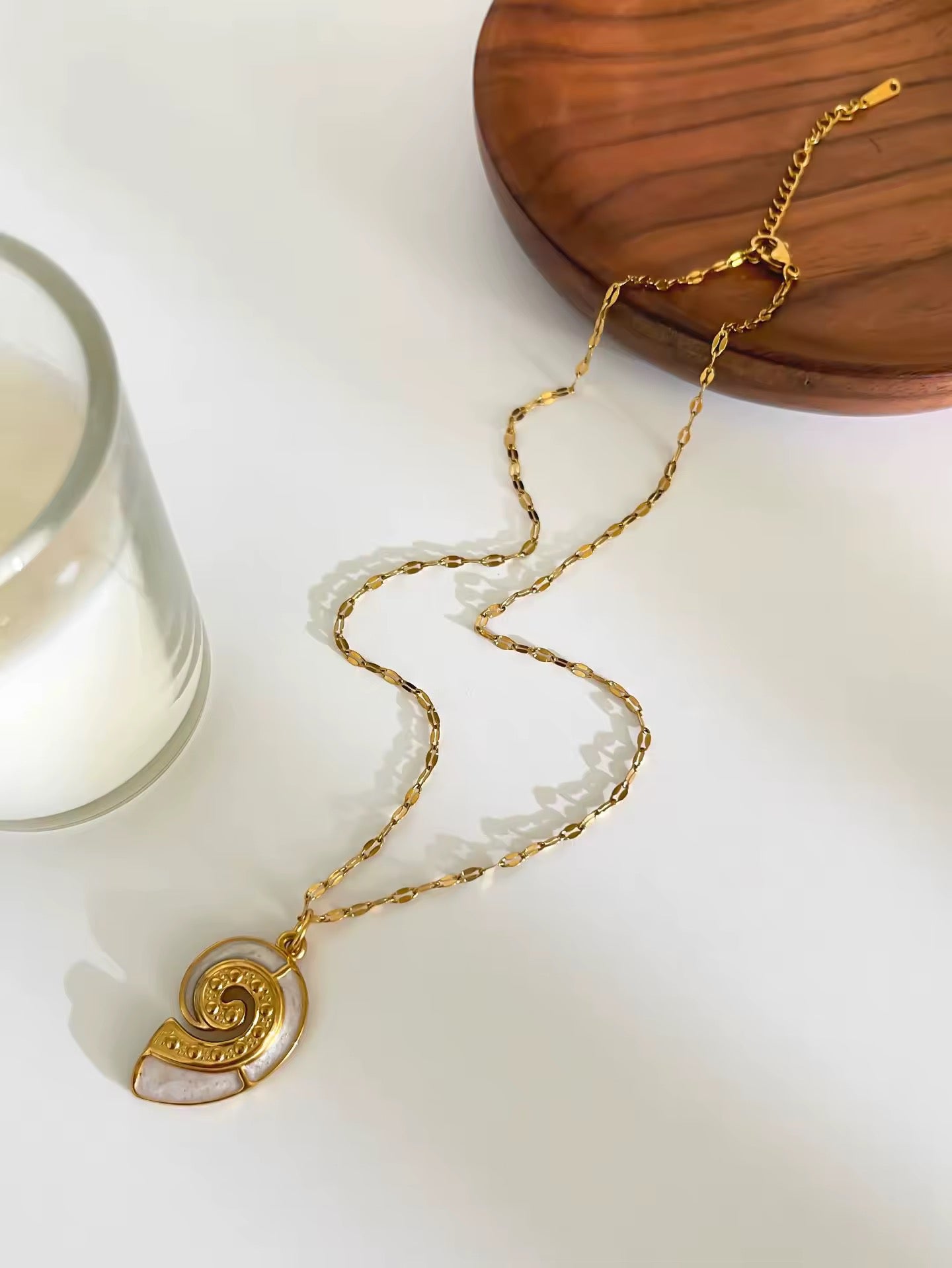 ✨ Duo de colliers dorés “Soleil & Coquillage” – Acier inoxydable (vendus ensemble)