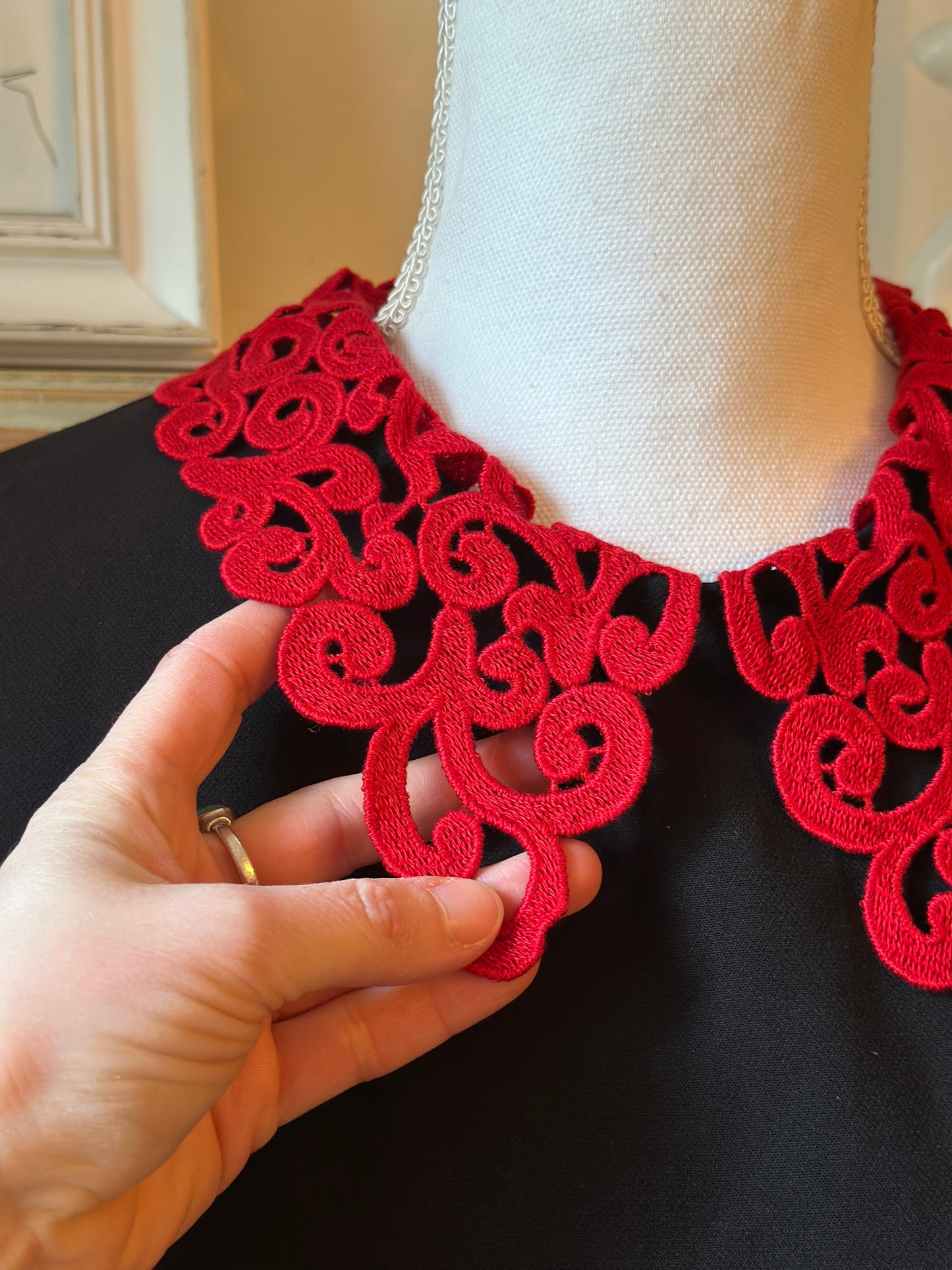 Robe noire col Claudine dentelle T.36