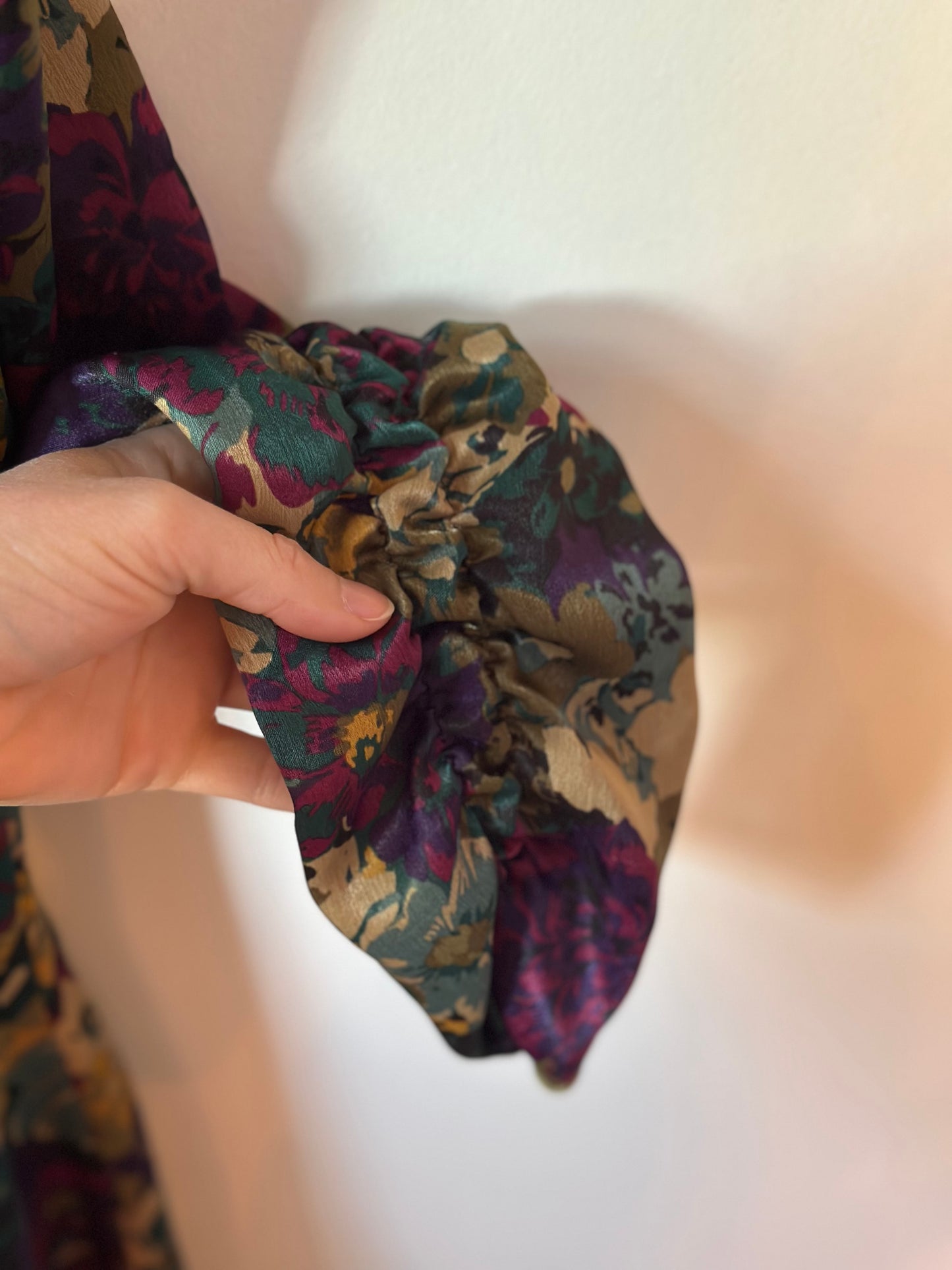 Robe fleurie satinée manches longues T.36