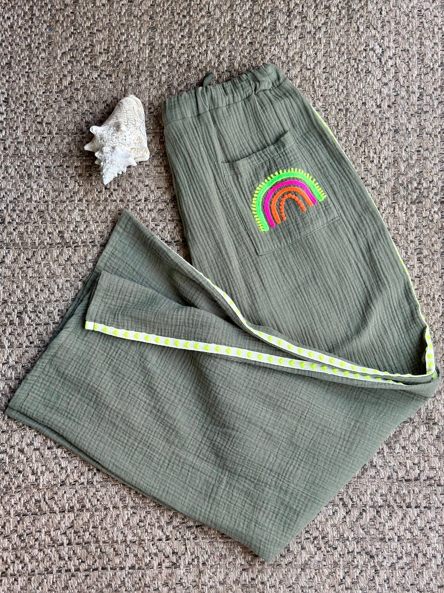 Pantalon en gaze de coton Made in Italy kaki brodé arc-en-ciel – T.U 36 à 44