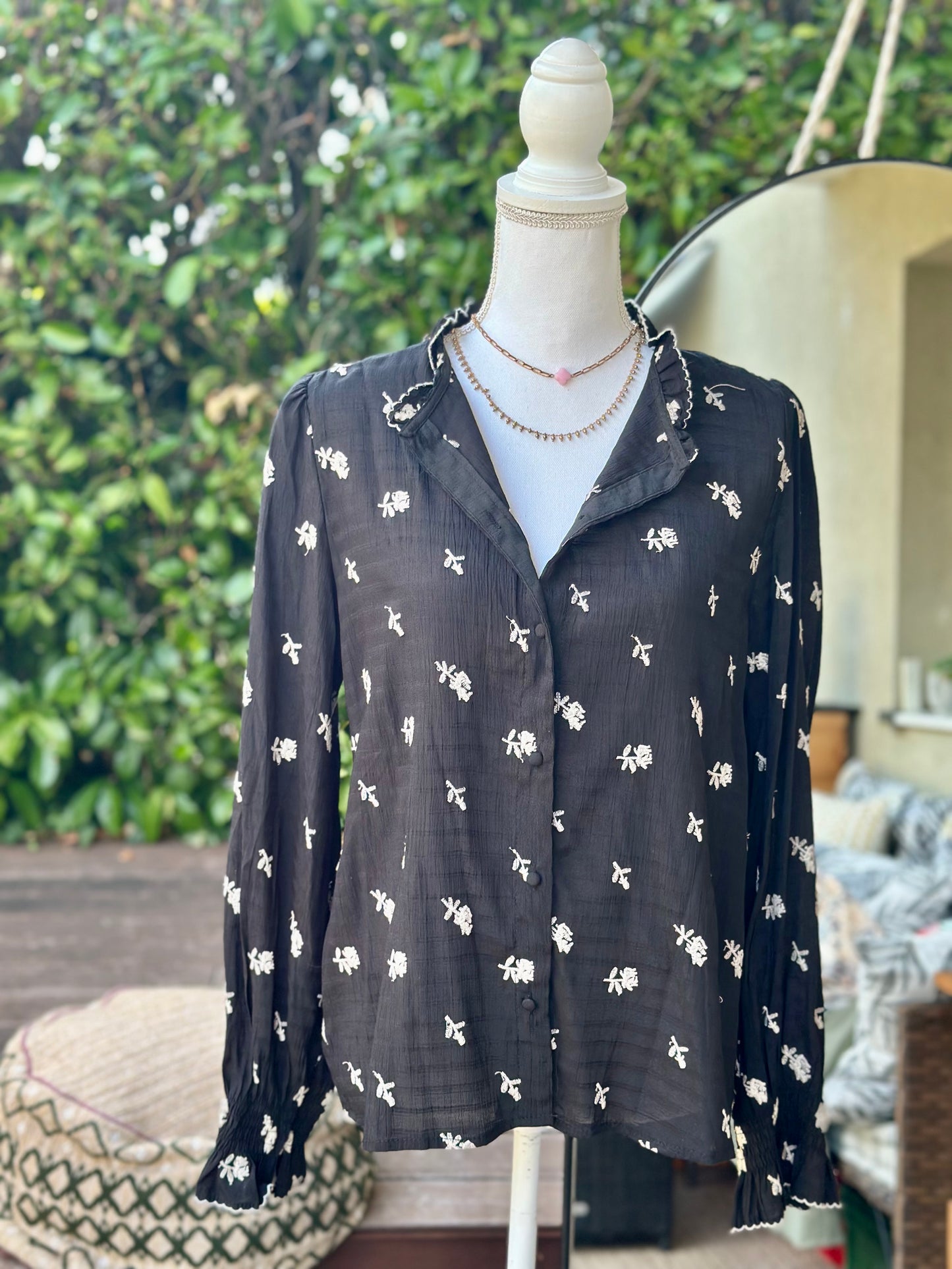 Chemise noire brodée Neuve avec étiquette T.38