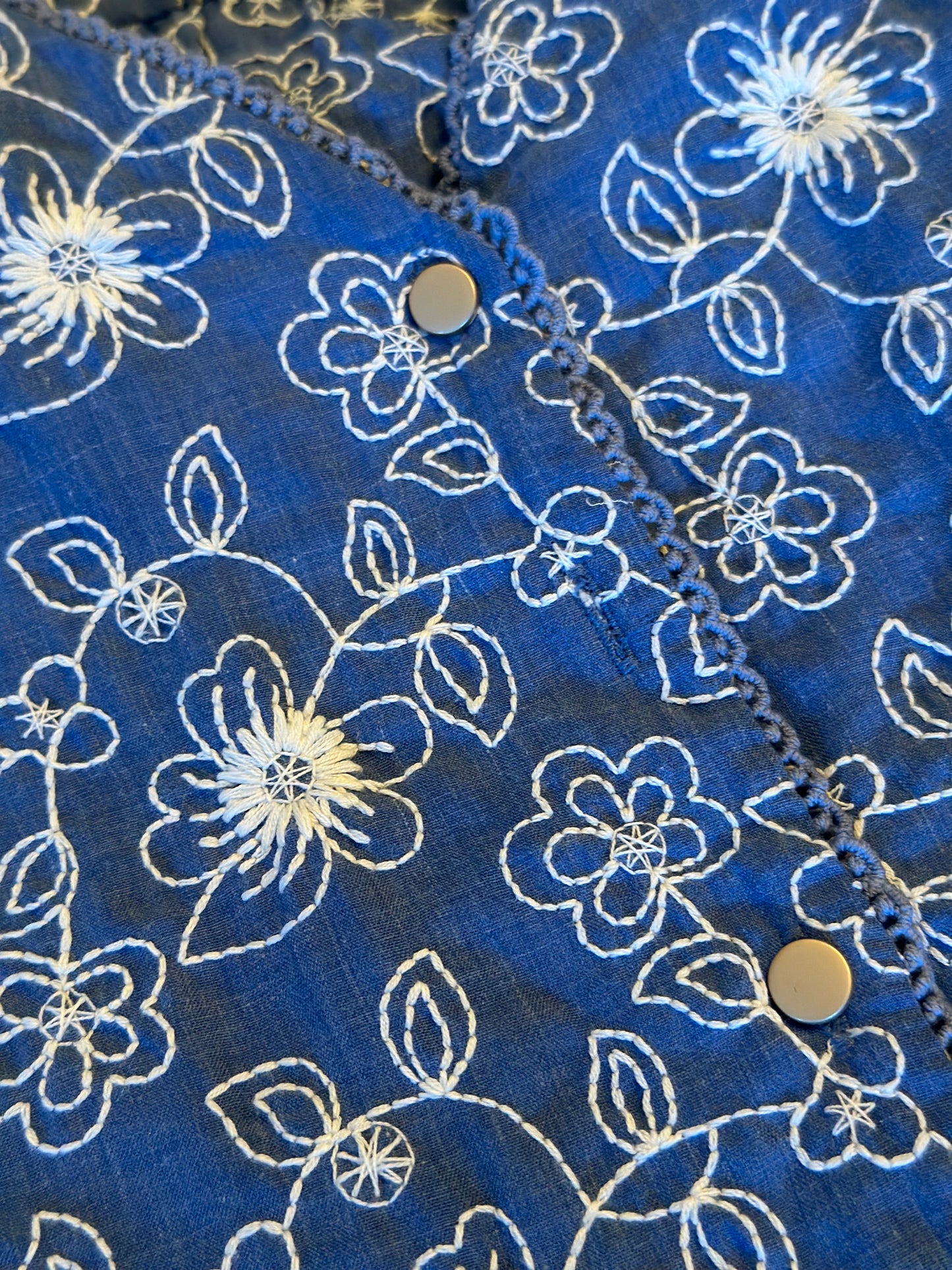 Blouse bleue brodée fleurs coton T.36/38