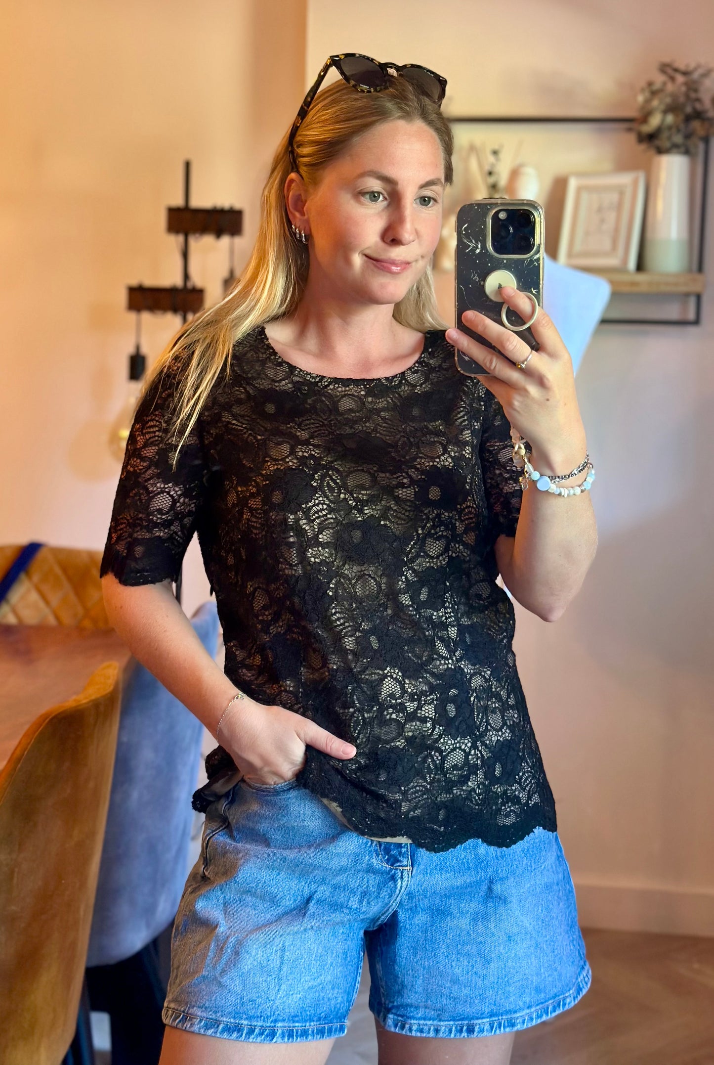 Blouse en dentelle noire T.38