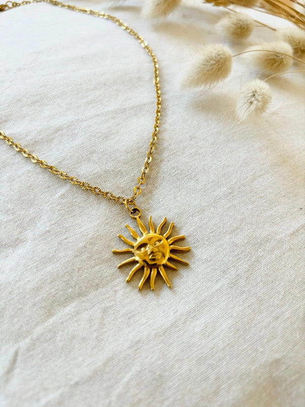 Collier doré pendentif soleil visage en acier inoxydable