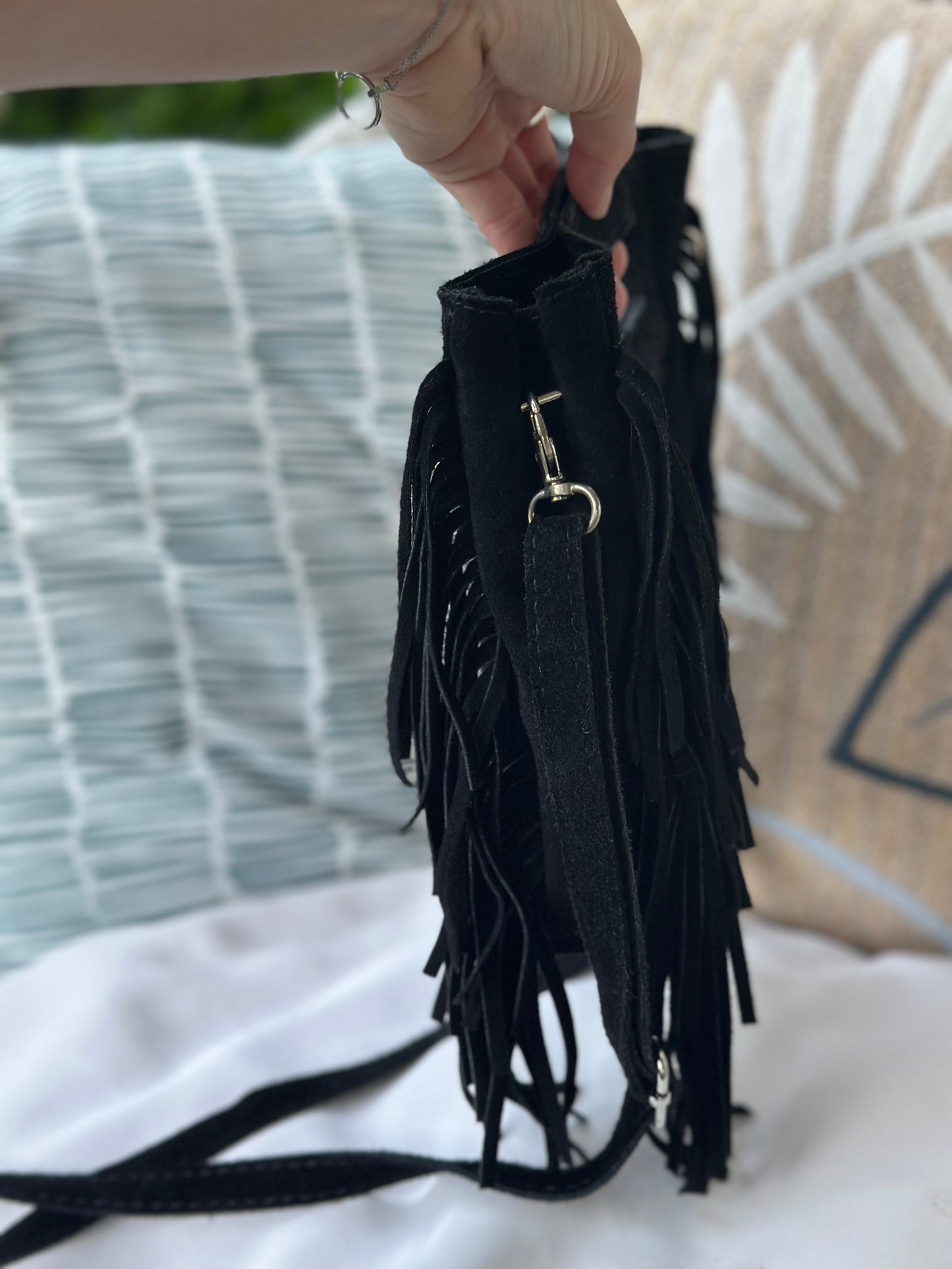 Sac à franges daim noir cuir Italie – bandoulière amovible