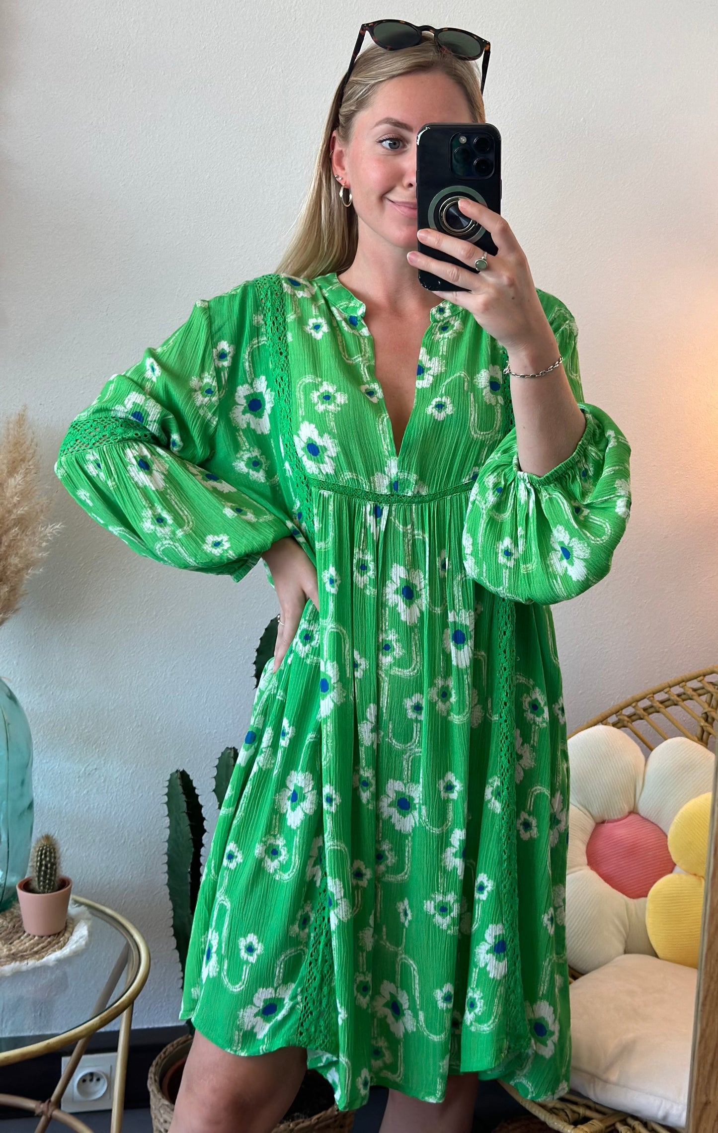 Robe estivale fluide verte à motifs fleuris T.U